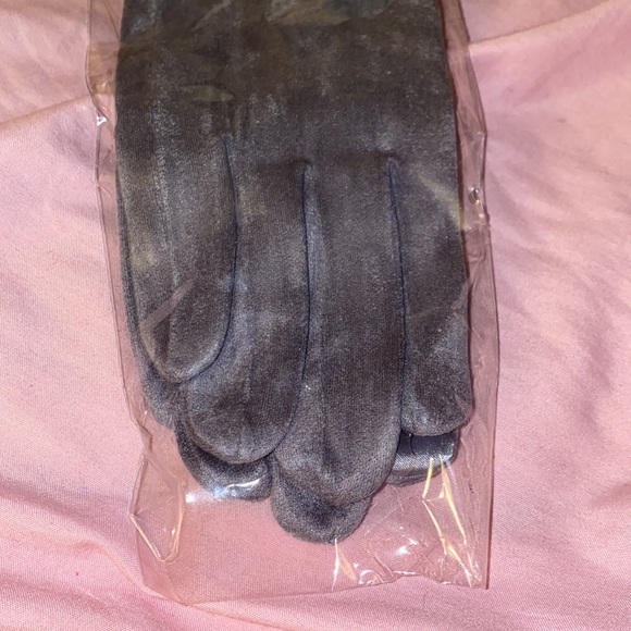 SHEIN embroidered suede gloves - Picture 6 of 9